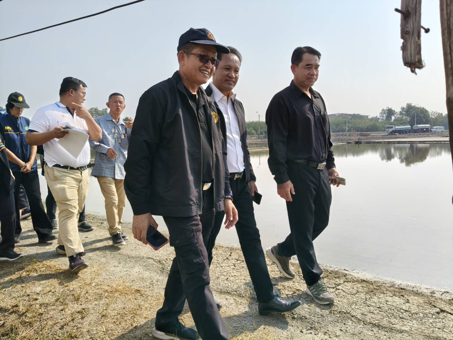 title - ส.ป.ก. ร่วมติดตามรองปลัดกระทรวงเกษตรและสหกรณ์ ลงพื้นที่ตรวจเยี่ยมชุมชน เพื่อรับฟังข้อคิดเห็นเกษตรกรผู้ผลิตเกลือทะเล พื้นที่จังหวัดชลบุรี